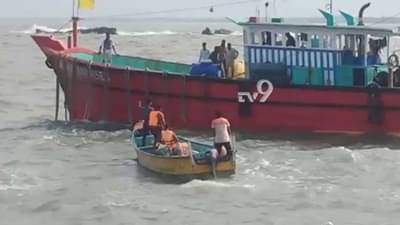 पाकिस्तानी नौदलाचा गुजरात किनाऱ्यावर गोळीबार, एका भारतीय मच्छिमाराची हत्या