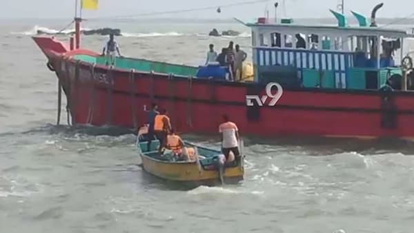 पाकिस्तानी नौदलाचा गुजरात किनाऱ्यावर गोळीबार, एका भारतीय मच्छिमाराची हत्या