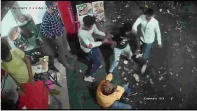 VIDEO | धक्का लागल्याचे निमित्त, तरुणावर जीवघेणा हल्ला, गावगुंडांचा हैदोस सीसीटीव्हीत कैद