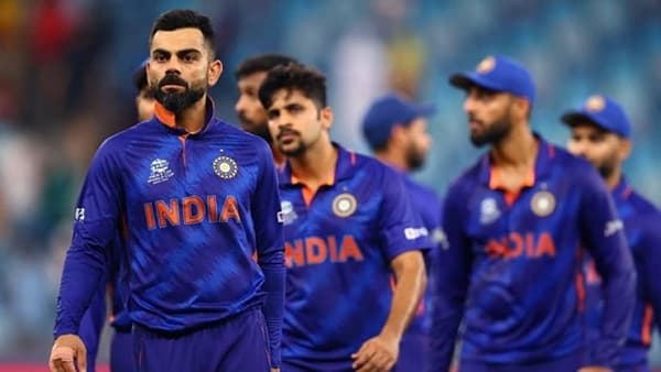 विश्वचषकाचा अंतिम सामना 14 नोव्हेंबर रोजी झाल्यानंतर लगेचच भारतीय क्रिकेट संघ विविध अशा चार देशांना भारतात खेळण्यासाठी घेऊन येणार आहे. यामध्ये न्यूझीलंड, वेस्ट इंडिज, दक्षिण आफ्रिका आणि श्रीलंका या संघाचा समावेश आहे. या सर्वात पहिलाच दौरा असणाऱ्या न्यूझीलंड संघाविरुद्ध टी20 मालिकेत संघनिवड करताना भारतीय संघ व्यवस्थापन कोणाला स्थान देणार? हे गुलदस्त्यात असलं तरी काही नावं ही चर्चेतून सतत समोर येत आहेत.