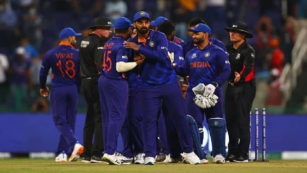 भारतीय क्रिकेट संघासाठी (Indian Cricket team) रविवारचा दिवस (7 ऑक्टोबर) फार निराजनक ठरला. कारण न्यूझीलंडने अफगाणिस्तानला नमवत सेमीफायनलमध्ये एन्ट्री मिळवली. ज्यामुळे भारताचं स्पर्धेतील आव्हान संपुष्टात आलं आहे. ज्यामुळे सर्व भारतीयांसह क्रिकेट टीमही नाराज आहे.