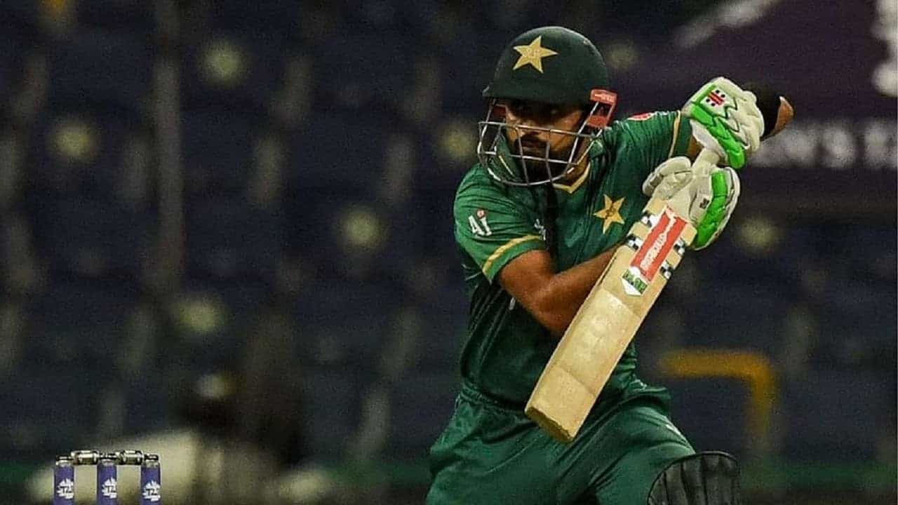 T20 World Cup 2021 मध्ये बाबर आजम ON FIRE, ठोकलं तिसरं अर्धशतक, वर्ल्ड रेकॉर्डही धोक्यात