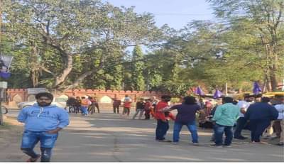 औरंगाबाद लेबर कॉलनीः बुलडोझर दिसले तरीही भीती,  प्रचंड अस्वस्थता, पालकमंत्र्यांकडून मुदतवाढ मिळण्याची आशा