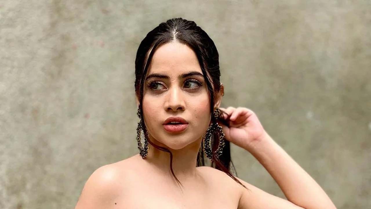 उर्फीने यापूर्वीही बॅकलेस ड्रेसमधील फोटो शेअर केले होते, जे सोशल मीडियावर चांगलाच व्हायरल झाले होते.