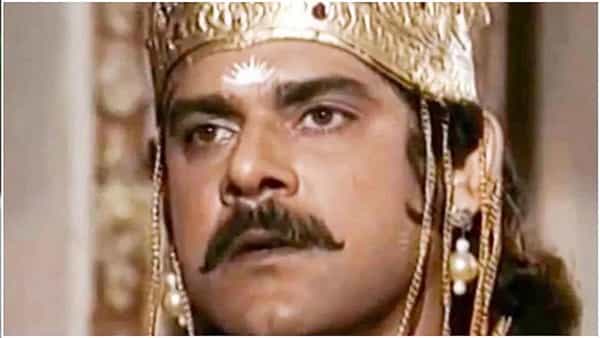 बॉलिवूड चित्रपटांमध्ये खलनायक बनून प्रेक्षकांना घाबरवणारे पंकज धीर (Pankaj Dheer) आजही महाभारतातील ‘कर्ण’ या पात्रासाठी ओळखले जातात. पण तुम्हाला माहित आहे का की, पंकज यांना याआधी कर्णाची भूमिका करायची नव्हती.