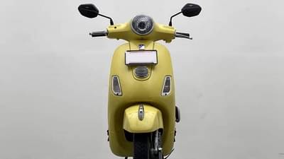 Vespa LX स्कूटर अवघ्या 30 हजारात, जाणून घ्या कुठे मिळतेय शानदार ऑफर
