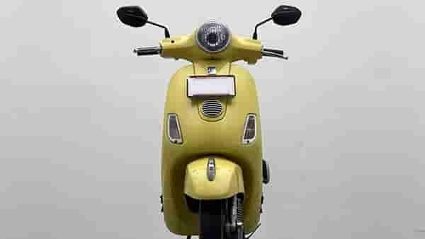 Vespa LX स्कूटर अवघ्या 30 हजारात, जाणून घ्या कुठे मिळतेय शानदार ऑफर