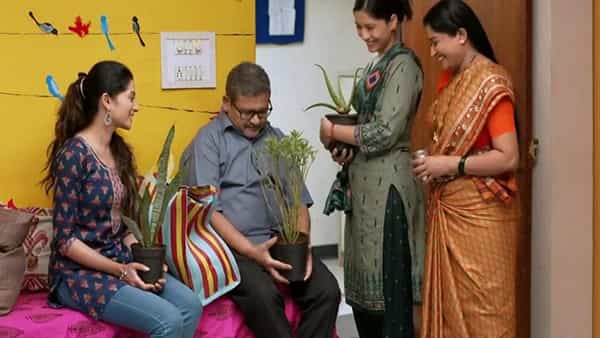 झी मराठीवरील प्रेक्षकांची आवडती मालिका ‘मन उडु उडु झालं’ने लोकप्रियतेच शिखर गाठलं आहे. दिवाळी सणाचा उत्साह सध्या सगळीकडे पाहायला मिळतोय. मालिकेत देखील हा सण साजरा होताना प्रेक्षकांना पाहायला मिळेल. पण सामाजिक भान राखत या मालिकेने एक चांगला संदेश मागील भागात दिला.