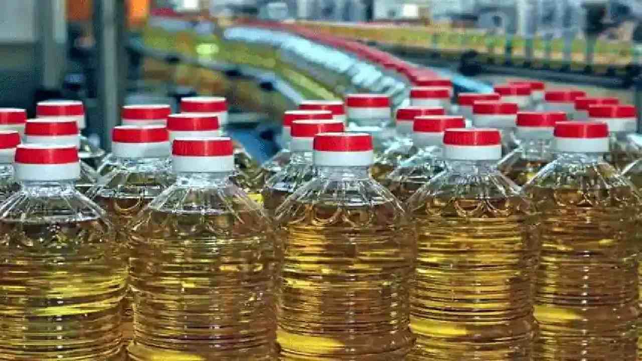 दिवाळीत चार लाखांचे खाद्यतेल, 55 हजारांची मिठाई जप्त, औरंगाबादेत कारवाई दिवाळीत चार लाखांचे खाद्यतेल, 55 हजारांची मिठाई जप्त, औरंगाबादेत कारवाई