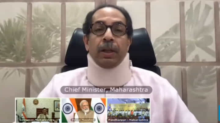 Uddhav Thackeray | ओमिक्रॉनचा फैलाव रोखण्यासाठी निर्बंध लावण्याबाबत मुख्यमंत्री करणार मोदींशी चर्चा Uddhav Thackeray | ओमिक्रॉनचा फैलाव रोखण्यासाठी निर्बंध लावण्याबाबत मुख्यमंत्री करणार मोदींशी चर्चा