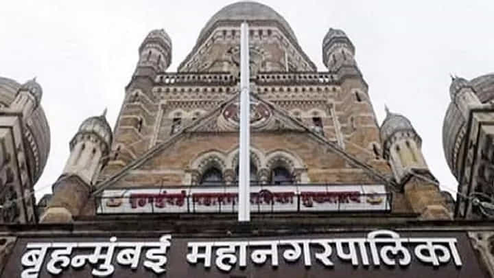 Mumbai : बीएमसी सभागृहाबाहेर भाजप नगरसेवकांची निदर्शने, मानखुर्द येथील उड्डाणपुलाचं नाव बदलण्याची मागणी Mumbai : बीएमसी सभागृहाबाहेर भाजप नगरसेवकांची निदर्शने, मानखुर्द येथील उड्डाणपुलाचं नाव बदलण्याची मागणी