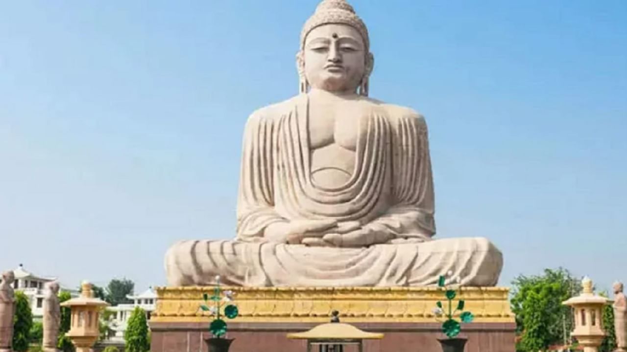 बोधगया हे बिहारमध्ये भेट देण्याच्या ठिकाणांपैकी एक प्रमुख पर्यटन स्थळ आहे. बौद्ध धर्माच्या अनुयायांसाठी याला विशेष महत्त्व आहे. 