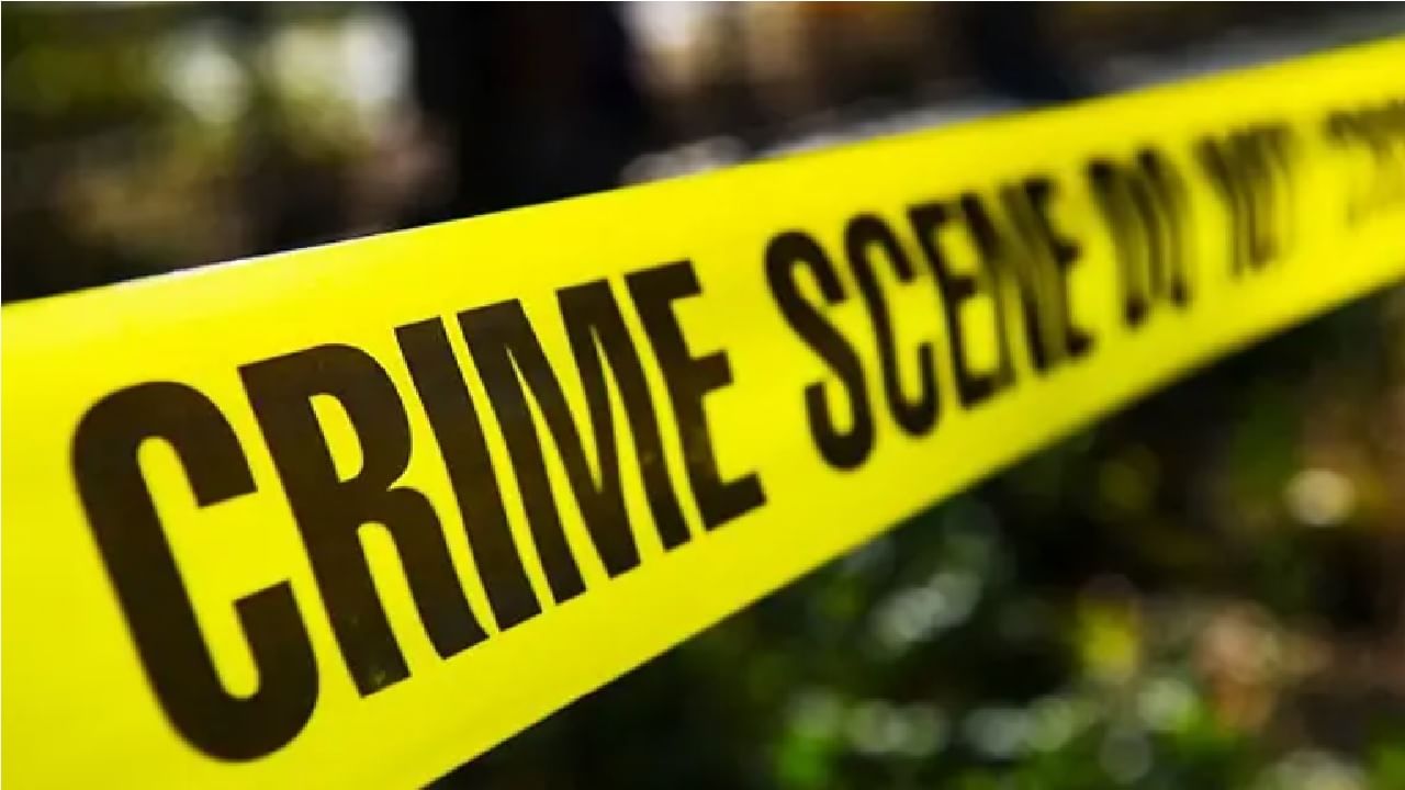 West Bengal Triple Death: कूचबिहारमध्ये एकाच कुटुंबातील तिघांचा रहस्यमयरित्या मृत्यू, हत्या की आत्महत्या? याबाबत तपास सुरु West Bengal Triple Death: कूचबिहारमध्ये एकाच कुटुंबातील तिघांचा रहस्यमयरित्या मृत्यू, हत्या की आत्महत्या? याबाबत तपास सुरु