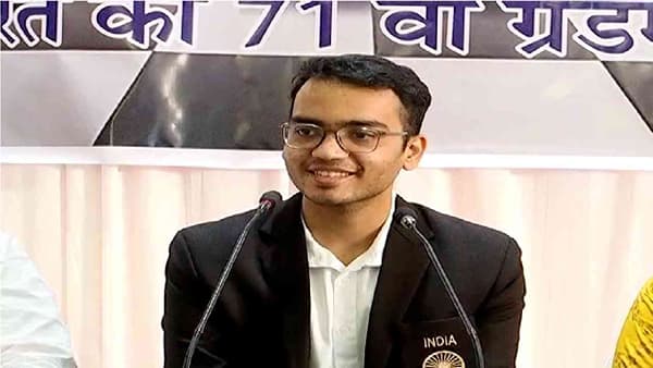 बुद्धिबळपटू संकल्प गुप्ताचं जल्लोषात स्वागत, नागपुरातील 18 वर्षांचा संकल्प झाला ग्रँडमास्टर