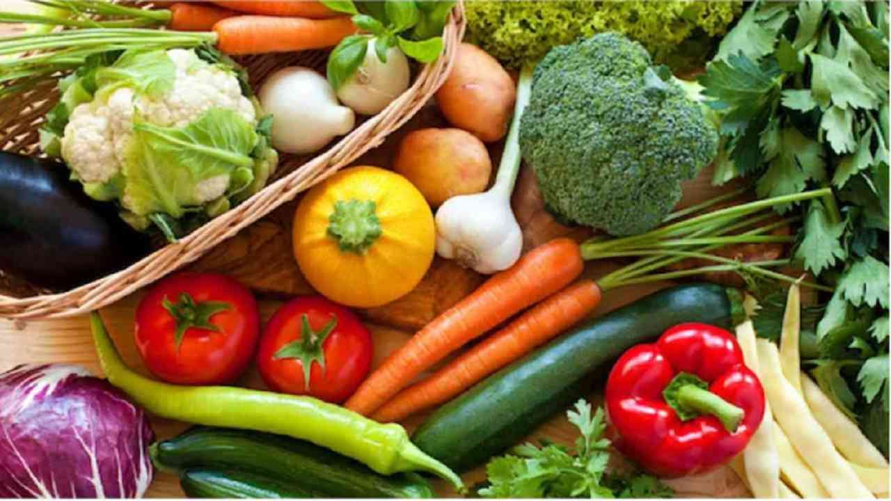Foods For Eyesight : दृष्टी वाढवण्यासाठी 'या' आरोग्यदायी पदार्थांचा आहारात समावेश करा!