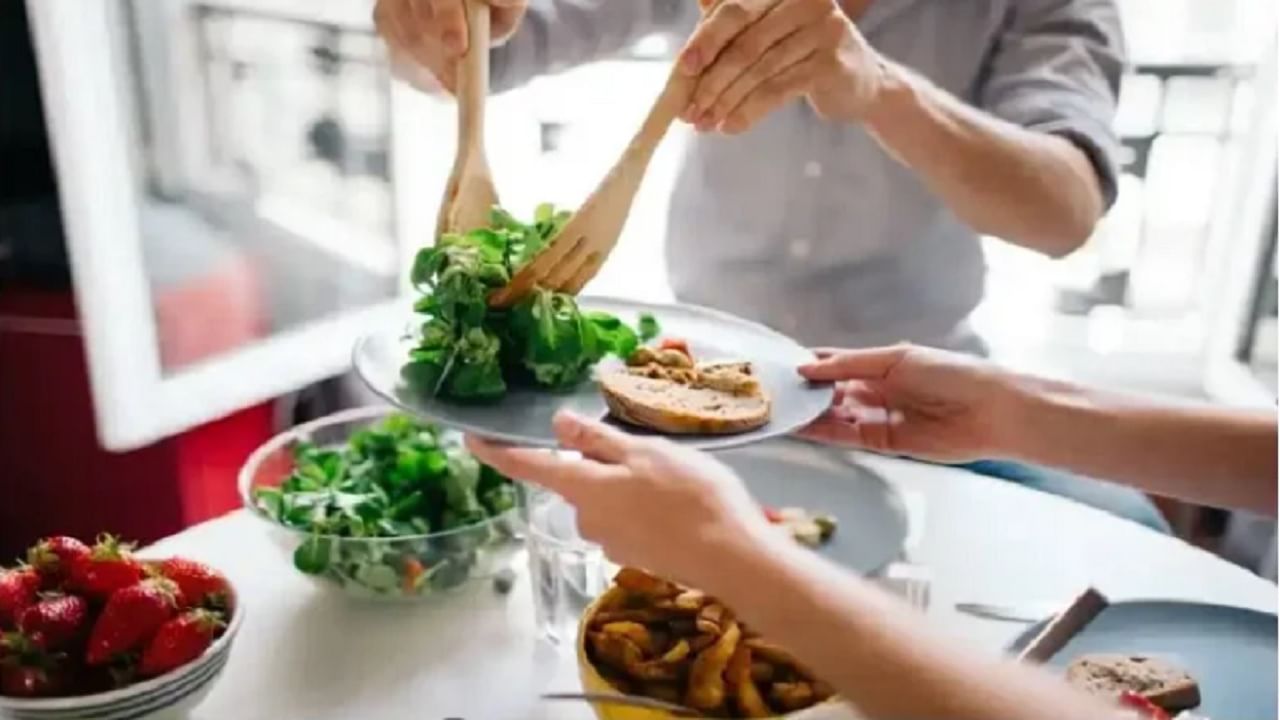 प्रथिन्यांच्या अतिसेवनामुळे आरोग्यावर होऊ शकतात 'हे' वाईट परिणाम, वाचा सविस्तर! प्रथिन्यांच्या अतिसेवनामुळे आरोग्यावर होऊ शकतात 'हे' वाईट परिणाम, वाचा सविस्तर!