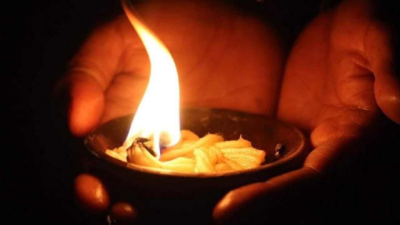 Kartik Purnima 2021 | कार्तिक पौर्णिमा कधी आहे? काय आहे तीचे महत्त्व, जाणून घ्या इत्तंभूत माहिती Kartik Purnima 2021 | कार्तिक पौर्णिमा कधी आहे? काय आहे तीचे महत्त्व, जाणून घ्या इत्तंभूत माहिती