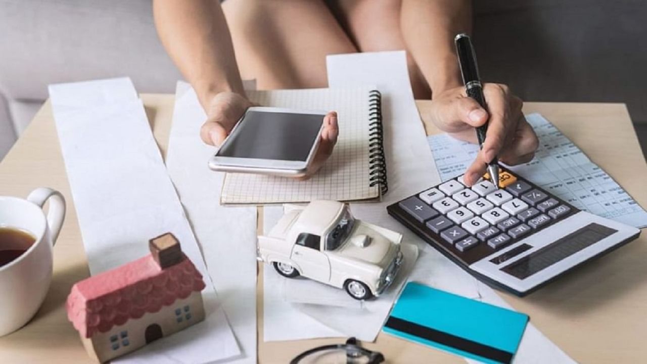 Vastu Debt Remedies | खूप प्रयत्न करूनही कर्ज कमी होत नाहीयं? मग 3 वास्तूदोष लगेच दूर करा Vastu Debt Remedies | खूप प्रयत्न करूनही कर्ज कमी होत नाहीयं? मग 3 वास्तूदोष लगेच दूर करा