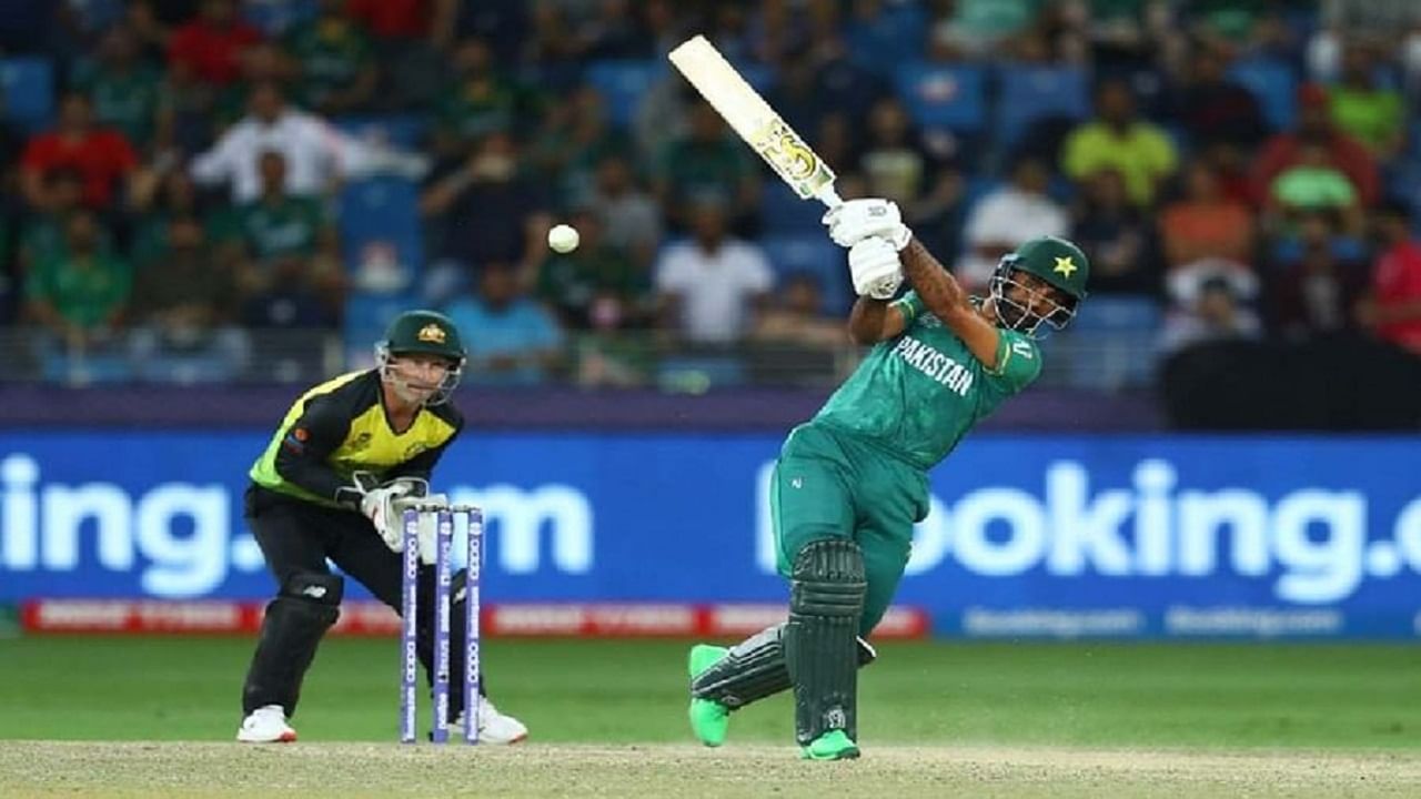 Australia vs Pakistan: 6,6,6,6,4,4,4…फखर जमान नावाचं वादळ, 15 चेंडूत पलटला खेळ