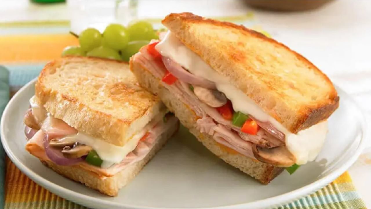 Sandwich Recipe : नाश्त्यामध्ये 'या' निरोगी आणि स्वादिष्ट अ‍ॅवकाडो सँडविचचा समावेश करा, पाहा खास रेसिपी!