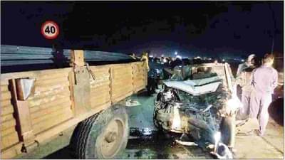 भीषण अपघात,  सळई घेऊन जाणाऱ्या ट्रॅक्टरला इंडिका धडकली, औरंगाबादमधील फुलंब्रीत अपघात, एक ठार