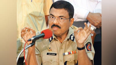 ज्या रझा अकादमीवर बंदीची मागणी केली जातेय, त्यांच्या दंगलीमुळे महाराष्ट्राच्या डॅशिंग IPS अधिकाऱ्याचं करिअर उतारणीला लागलं माहिती आहे? वाचा सविस्तर