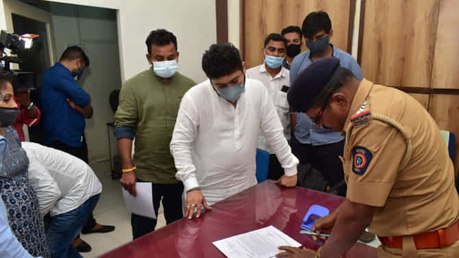 कंगना रणावत विरोधात मुंबईत तक्रार दाखल, काँग्रेस नेत्याकडून अटकेची मागणी