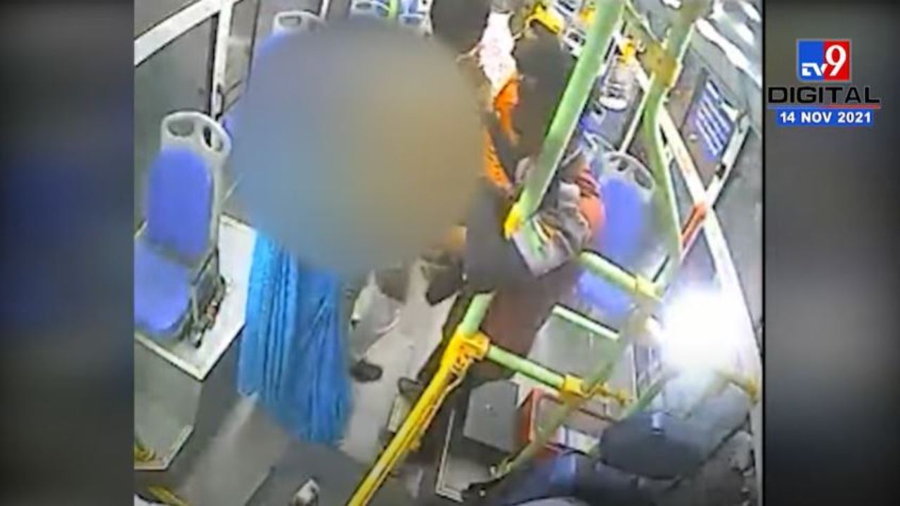 VIDEO | ओव्हरटेक केल्याचा राग, नाशकात बसमध्ये घुसून महिलेची साथीदारांसह कंडक्टर-ड्रायव्हरला मारहाण