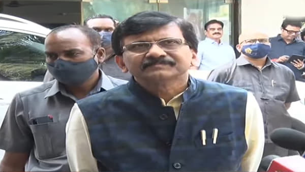 खरंच हिंदू खतरे में है तर मोहन भागवतांनी दिल्लीत मोर्चा काढावा, मोदी-शहांना जाब विचारावा; संजय राऊत यांचं आव्हान