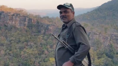 भूमिहीन शेतकऱ्याच्या घरी जन्म, उच्च शिक्षणानंतर कार्पोरेट कंपनीत नोकरी, तरीही नक्षलवादी झाला; कोण आहेत मिलिंद तेलतुंबडे?