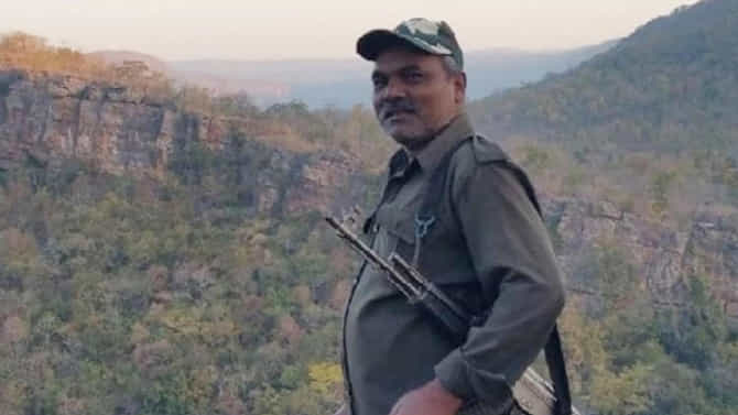भूमिहीन शेतकऱ्याच्या घरी जन्म, उच्च शिक्षणानंतर कार्पोरेट कंपनीत नोकरी, तरीही नक्षलवादी झाला; कोण आहेत मिलिंद तेलतुंबडे?