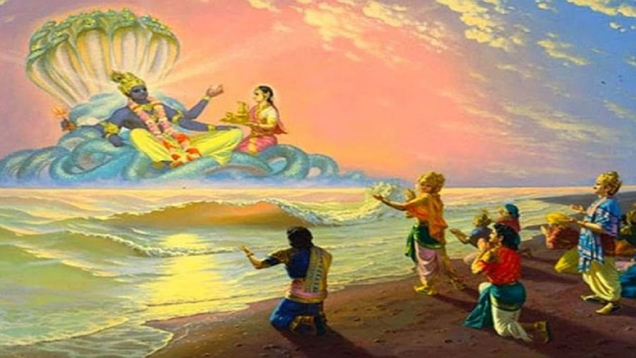 हिंदू परंपरेत, भगवान विष्णूच्या उपासनेसाठी  देवउठनी एकादशी साजरी करण्यात येते,  देव देवउठनी एकादशी  ही एका वर्षात येणाऱ्या 24 एकादशींपैकी सर्वात महत्त्वाची आहे, कारण या पवित्र तिथीला भगवान श्री हरी विष्णू चार महिन्यांच्या योगनिद्रानंतर जागे होतात. या पवित्र तिथीला प्रबोधिनी एकादशी 2021 असेही म्हणतात. देव देवउठनी एकादशीच्या दिवशी भगवान विष्णूची पूजा केल्यानंतर सर्व शुभ कार्याला सुरुवात होते. भगवान विष्णूचा आशीर्वाद मिळविण्यासाठी ही सर्वात पवित्र तिथी आहे. देवउठनी एकादशीच्या दिवशी श्री हरी विष्णूचा आशीर्वाद मिळविण्यासाठी काय करावे आणि काय करू नये ते जाणून घेऊया.