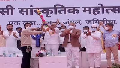 अन्यायाविरोधात लढणारा आदिवासी नक्षली नाही, शिवरायांचे राज्य भोसल्यांचे नव्हे तर ते रयतेचे हिंदवी स्वराज्य, शरद पवारांचे प्रतिपादन