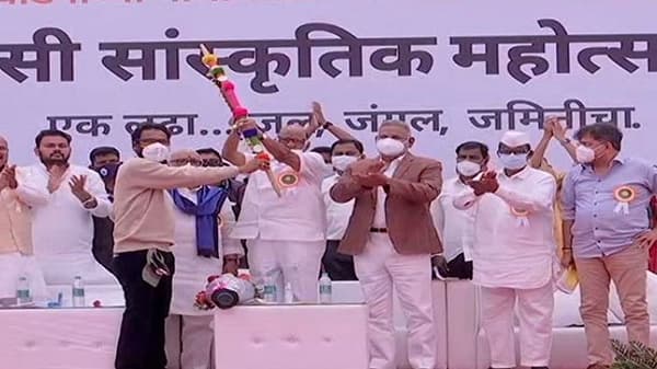 अन्यायाविरोधात लढणारा आदिवासी नक्षली नाही, शिवरायांचे राज्य भोसल्यांचे नव्हे तर ते रयतेचे हिंदवी स्वराज्य, शरद पवारांचे प्रतिपादन