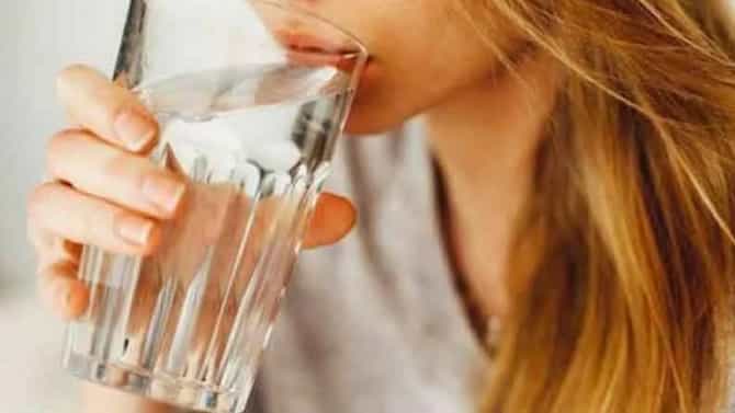 Health Care : फळे खाल्ल्यानंतर लगेचच पाणी पिणे आरोग्यासाठी धोकादायक, वाचा अधिक!