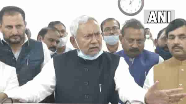 Bihar : शिक्षक होणार नितीशकुमार यांच्या दारुबंदीचे शिलेदार, गुप्तहेरांप्रमाणं कामगिरी पार पाडण्याची जबाबदारी