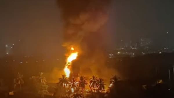 Samsung Service Center Fire | कांजुरमार्गच्या सॅमसंगच्या सर्व्हिस सेंटरला भीषण आग, अडीच तासांच्या अथक प्रयत्नांनंतर आग आटोक्यात
