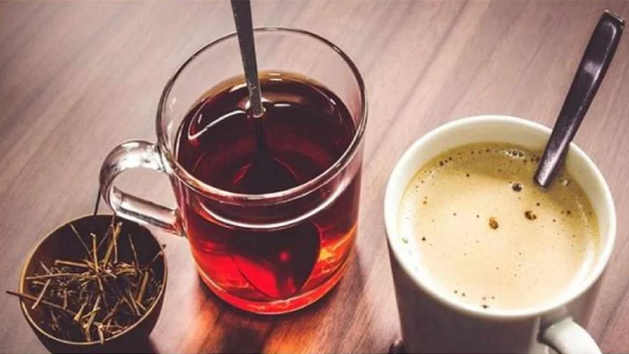 कॉफी - कॉफी हे बहुतेक लोकांचे आवडते पेय आहे. तुम्ही तुमचा दिवस एक कप काॅफीनने सुरू करू शकता. जेव्हा वजन कमी करण्याचा विचार येतो तेव्हा फक्त ब्लॅक कॉफी घ्या ज्यामध्ये साखर नसते. एक कप कॉफीमध्ये साखर आणि दूध घातल्याने कॅलरीजचे प्रमाण वाढू शकते.