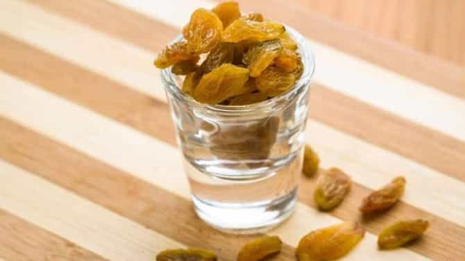 Raisin Water : मनुक्याचे पाणी आरोग्यासाठी अत्यंत फायदेशीर, जाणून घ्या याबद्दल अधिक!