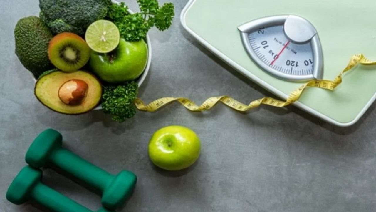 निरोगी शरीरासाठी योग्य आहार आवश्यक आहे. पौष्टिक आणि आरोग्यदायी पदार्थ खाऊन तुम्ही वाढलेले वजन कमी करू शकता. 