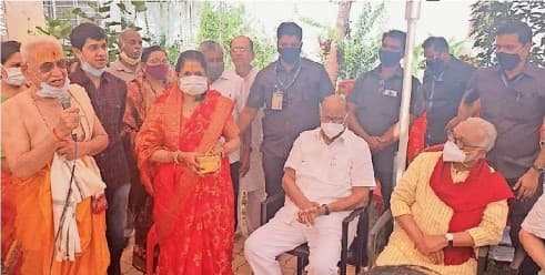 Pawars friendship: शरदाच्या दारात तारुण्याचे सदाबहार तोरण, हिरव्यागार दोस्तांचा बहारदार मळा अन् फुलांचे गाव!