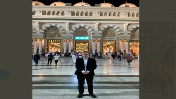 British Diplomat coverts to Islam: सऊदी अरेबियाच्या ब्रिटीश मुत्सद्दीने इस्लाम धर्म स्वीकारला, फोटो शेअर करत केलं जाहीर