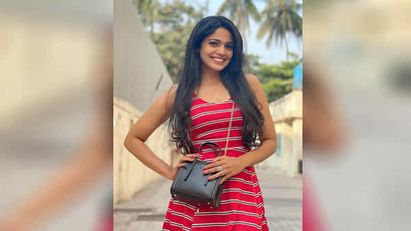 आपल्या नाटयमय आणि नाविन्यपूर्ण चित्रपटांसाठी ओळखली जाणारी पूजा सावंत ही एक प्रतिभावान अभिनेत्री म्हणूनही ओळखली जाते.
