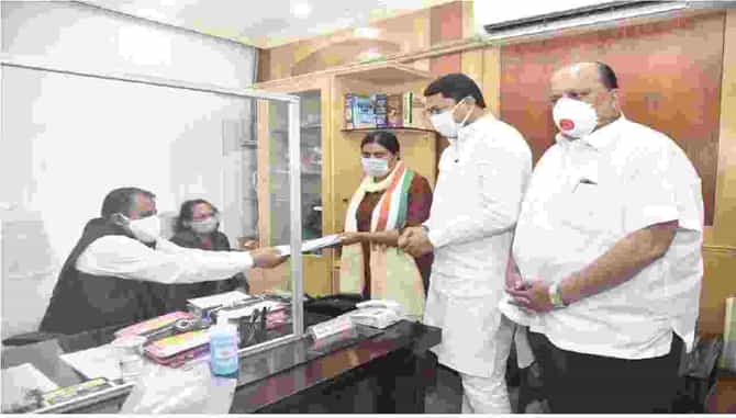 विधान परिषद पोटनिवडणुकीसाठी काँग्रेसच्या डॉ. प्रज्ञा सातव यांचा अर्ज, भाजपचे संजय केणेकर यांना आव्हान