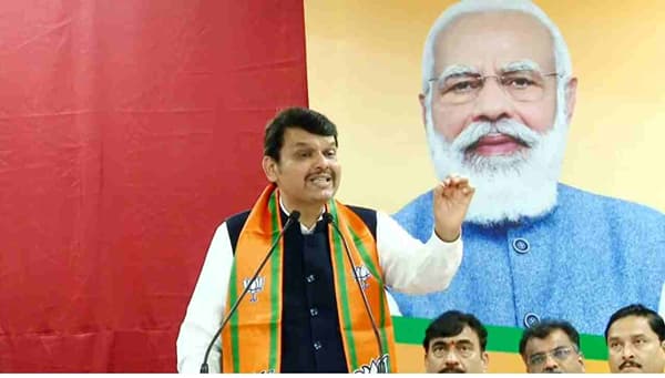 फ्रान्सचा मॉरीस कोंबडा नेहमीच बांग देतो, भाजपच्या गरूड भरारीपुढे टिकणार नाहीत, फडणवीसांचा नवाब मलिकांना अप्रत्यक्ष टोला