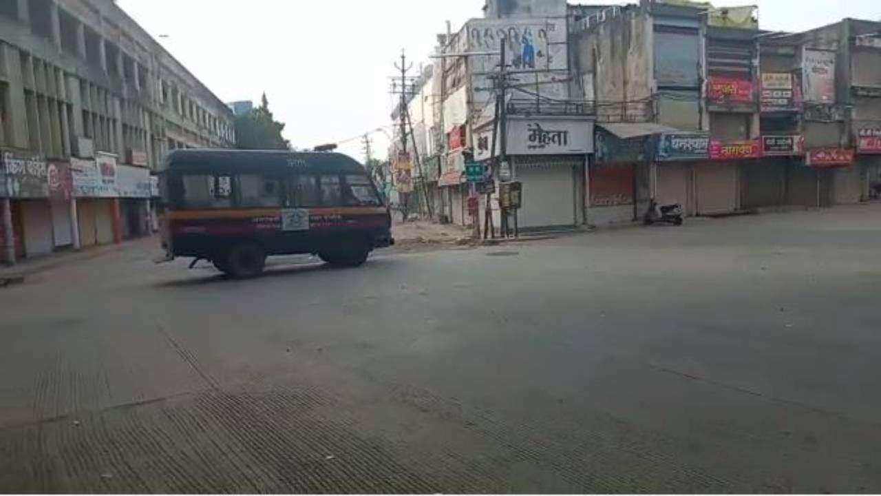 Amravati Curfew | अमरावतीत परिस्थिती नियंत्रणात, इंटरनेट सेवा शुक्रवारपर्यंत बंद, अकोटमध्येही संचारबंदी कायम Amravati Curfew | अमरावतीत परिस्थिती नियंत्रणात, इंटरनेट सेवा शुक्रवारपर्यंत बंद, अकोटमध्येही संचारबंदी कायम