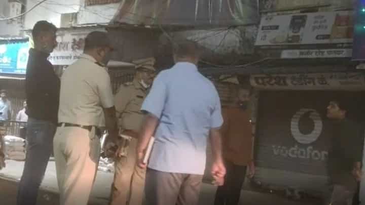 पालघर हादरले! अज्ञात हल्लेखोरांकडून चिकन सेंटरच्या मालकावर गोळीबार पालघर हादरले! अज्ञात हल्लेखोरांकडून चिकन सेंटरच्या मालकावर गोळीबार
