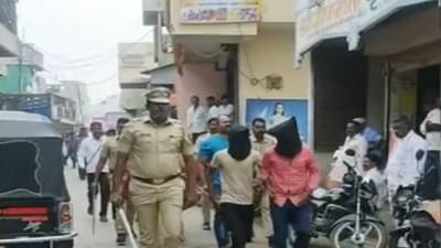 VIDEO : मुक्ताईनगरात पोलिसांकडून गुंडांची धिंड, नागरिकांच्या मनातील भीती कमी करण्यासाठी पोलिसांचं अभियान