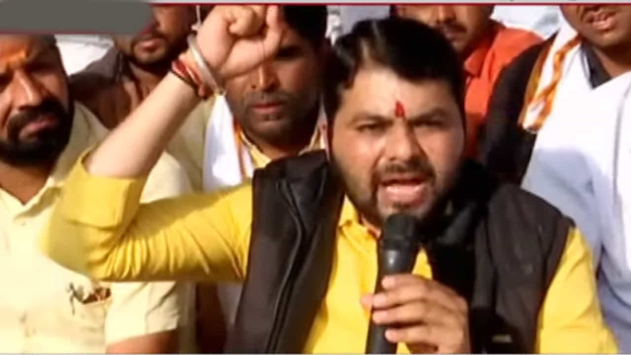 नागपुरात जमावबंदी असताना शरद पवार यांच्या सभेला परवानगी कशी?; रविकांत तुपकर यांचा सवाल