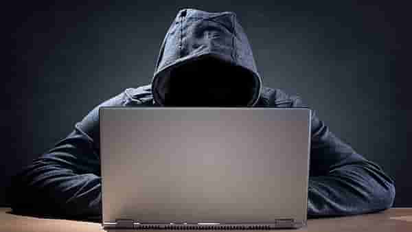 Facebook युजर्स पाकिस्तानी हॅकर्सच्या निशाण्यावर, अनेकांची फसवणूक, टेक कंपनी अॅक्शन मोडमध्ये